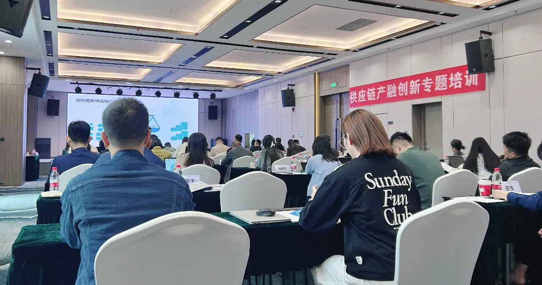 供应链金融不是借贷，更不是爆雷的导火索！顶尖专家携10+产融创新案例+1场脱核金融演习，讲透立足产业场景的供应链金融创新思路！